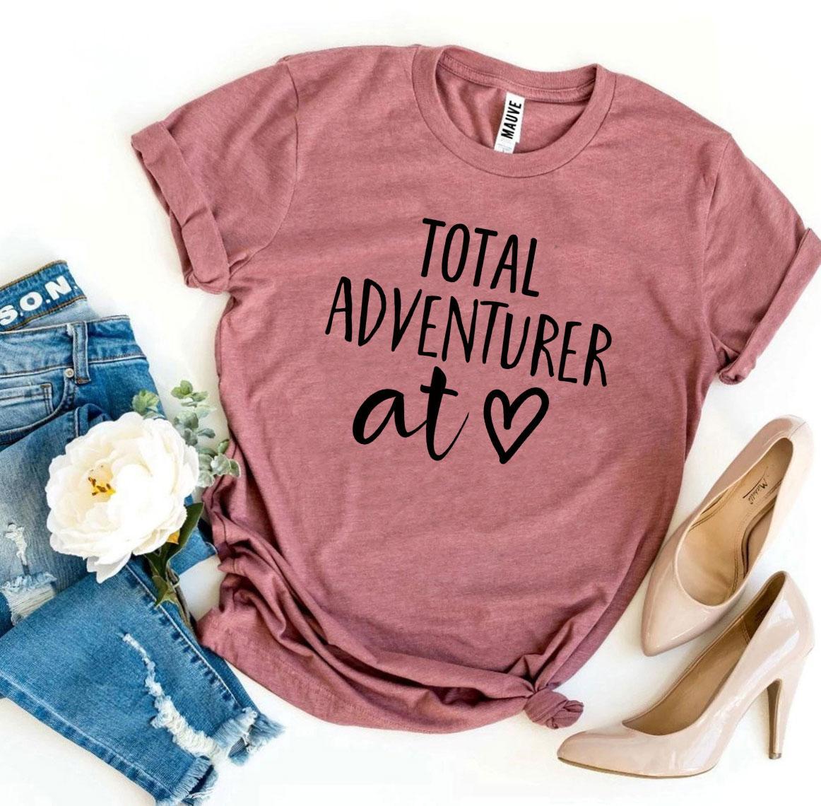 Camiseta Aventurera de Corazón "Total Adventurer At Heart" T-shirtt