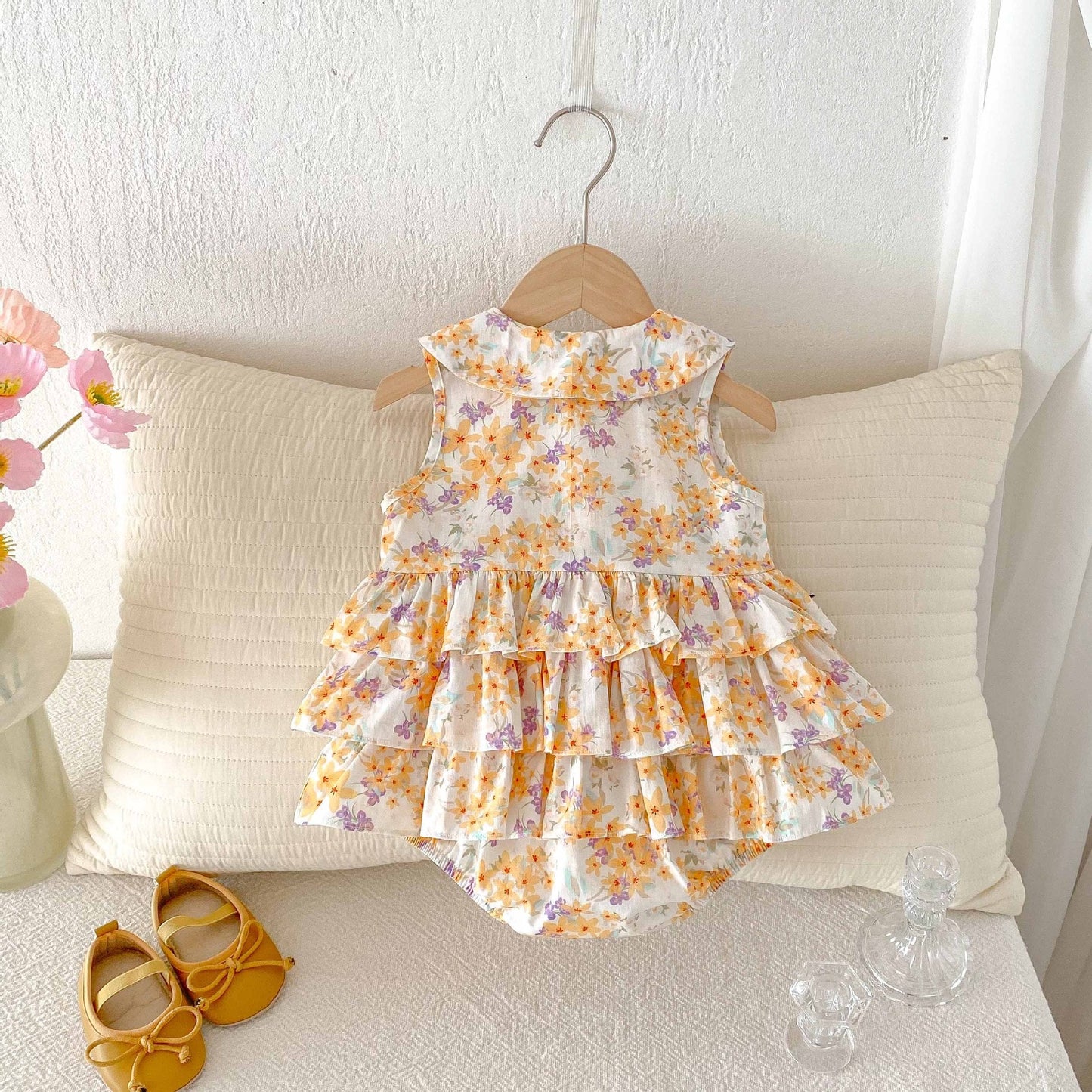 Body Bebé con Volantes y Estampado Floral – Sin Mangas ❘ Sleeveless Baby Bodysuit with Ruffles and Floral Print