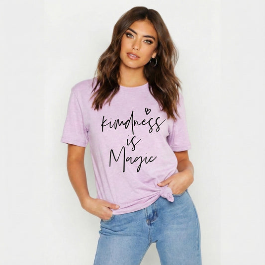 Camiseta “La Bondad Es Magica "Kindness Is Magic” – T-Shirt