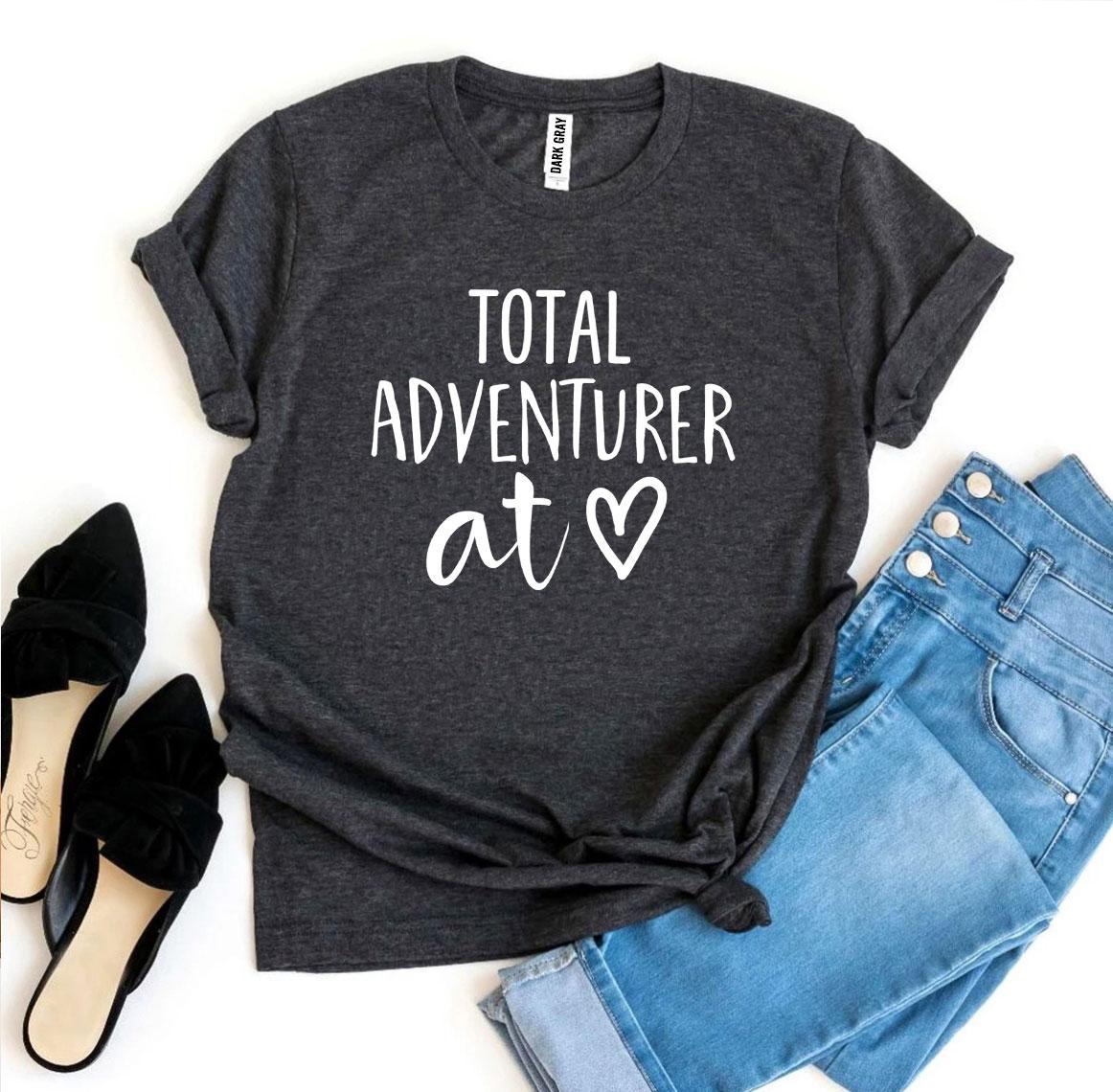 Camiseta Aventurera de Corazón  "Total Adventurer At Heart" T-shirtt