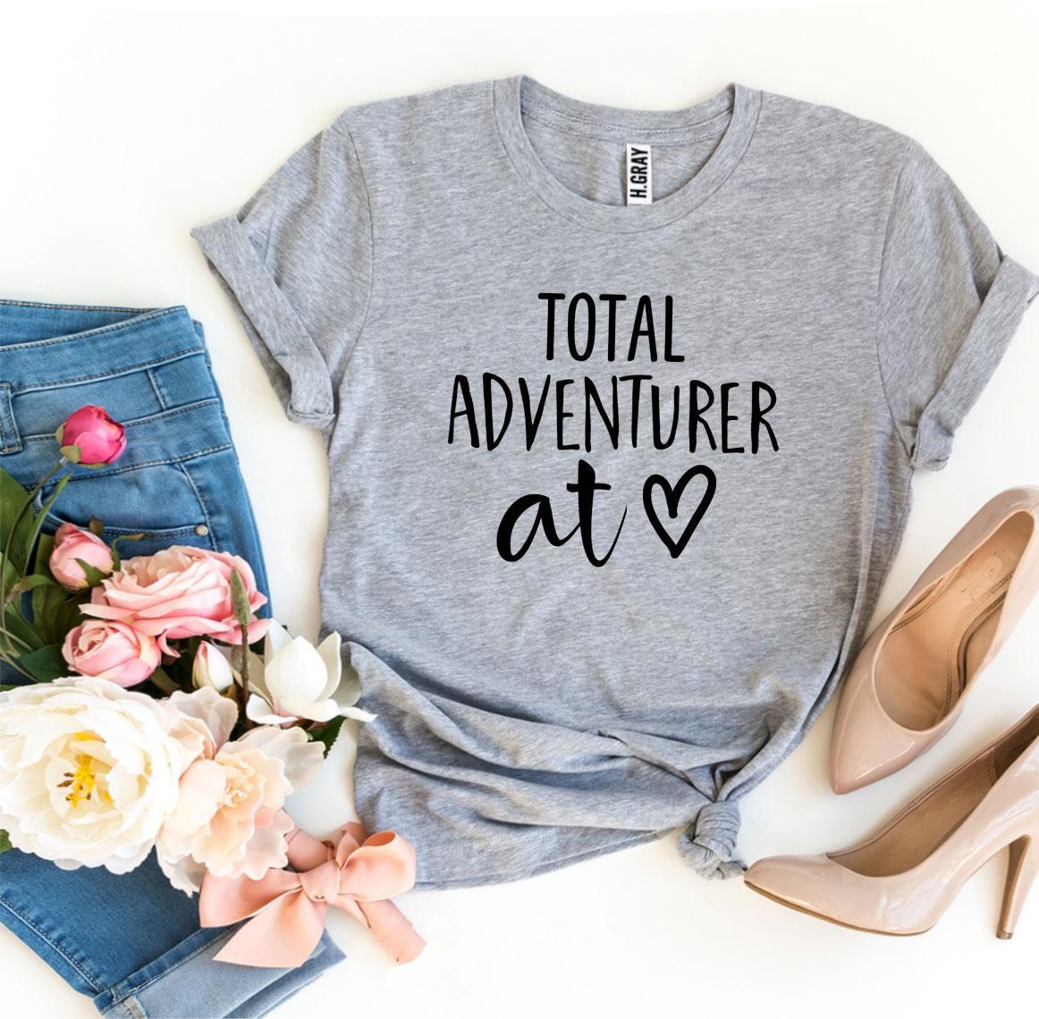 Camiseta Aventurera de Corazón  "Total Adventurer At Heart" T-shirtt