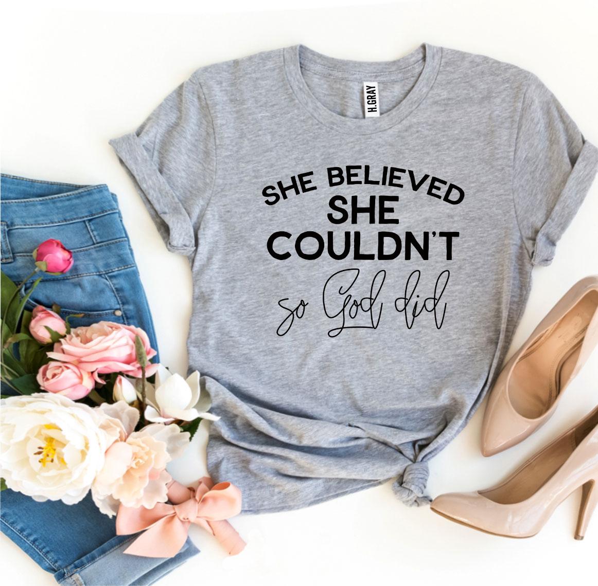 Camiseta "She Believed She Couldn’t So God Did" T-shirt