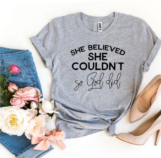 Camiseta "She Believed She Couldn’t So God Did" T-shirt