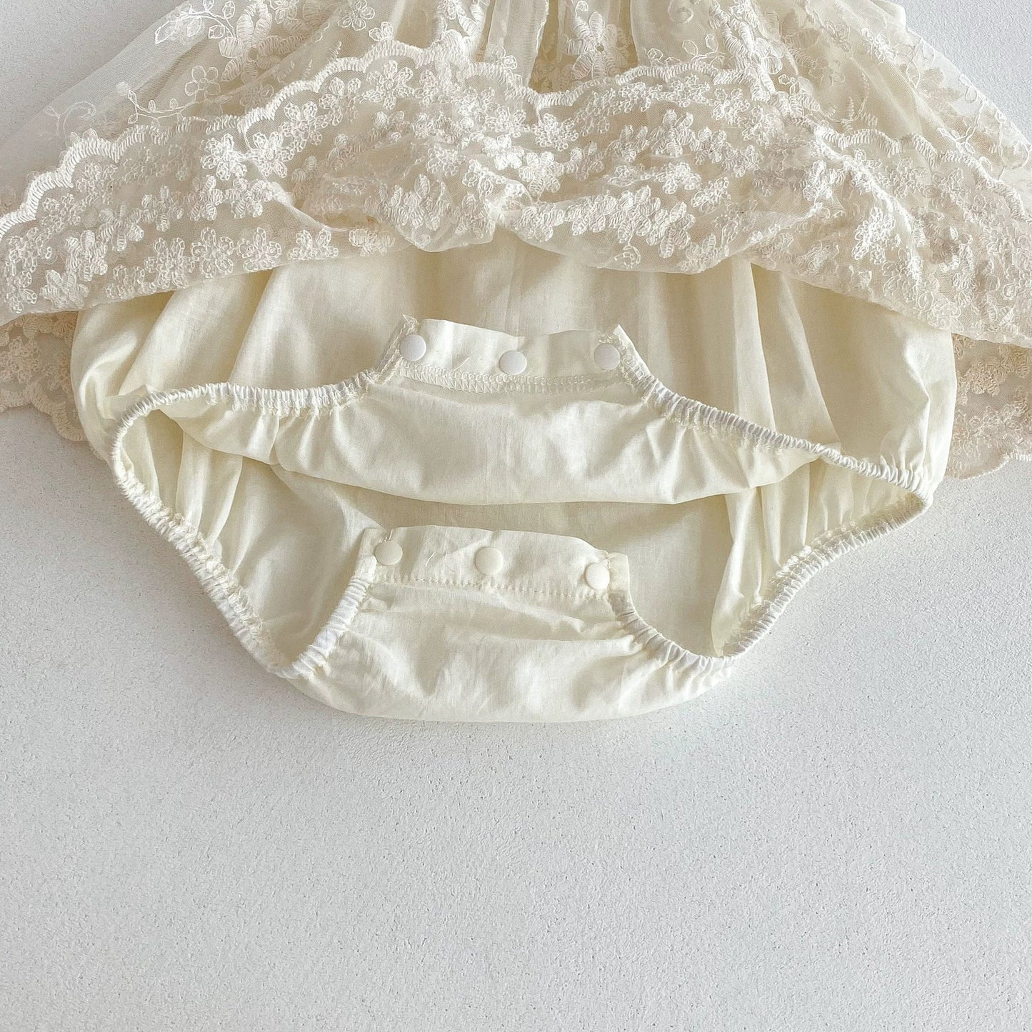 Body Bebé Niña – Beige y Elegante Tul bordado│Baby Girl Bodysuit – Beige and Elegant Embroidered Tulle