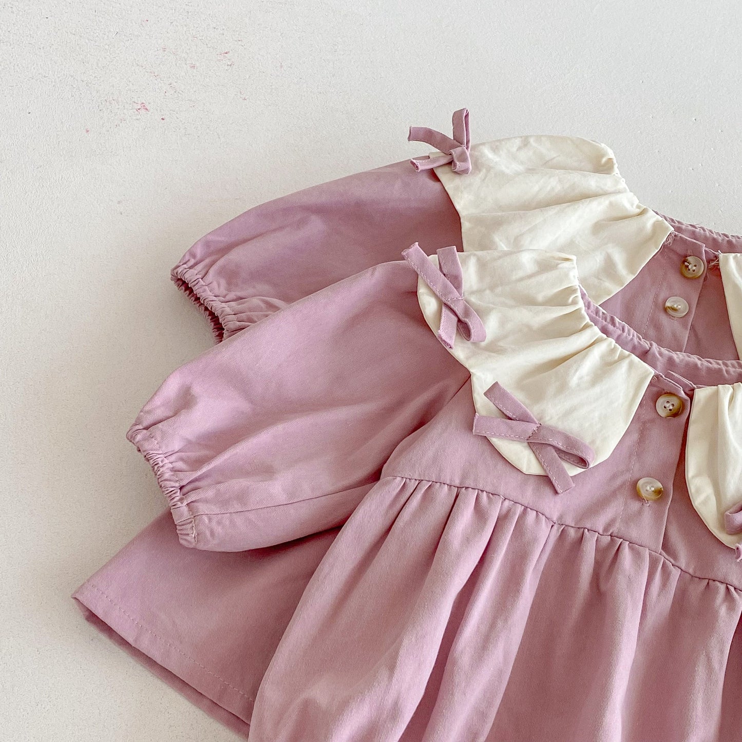 Conjunto para hermanitas – Vestido y Body Lila con Moñitos de Mariposa  ❘ Sister Set – Lilac Dress and Bodysuit with Butterfly Bows