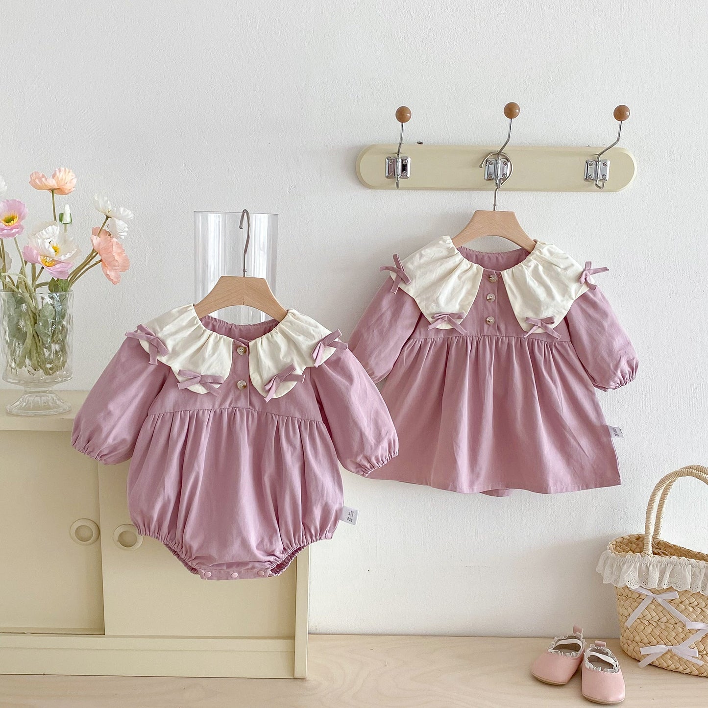 Conjunto para hermanitas – Vestido y Body Lila con Moñitos de Mariposa  ❘ Sister Set – Lilac Dress and Bodysuit with Butterfly Bows