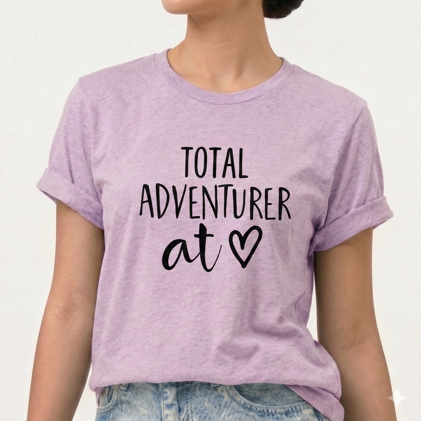 Camiseta Aventurera de Corazón  "Total Adventurer At Heart" T-shirtt