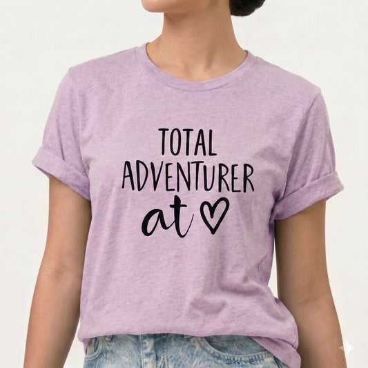 Camiseta Aventurera de Corazón  "Total Adventurer At Heart" T-shirtt